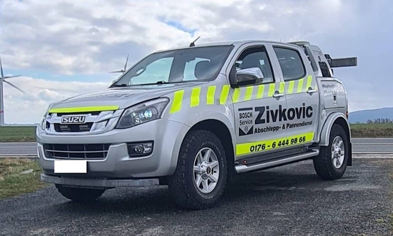 Wir haben diese auffällige Fahrzeugbeklebung für den Abschlepp- und Pannendienst Zivkovic aus Salzgitter entwickelt und fachgerecht montiert.